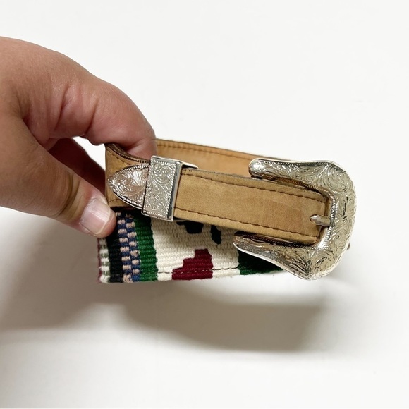 Circle Y of Yoakum Womens Leather Hand Woven Silvertone Boho Buckle Belt Size 26 - Picture 4 of 7